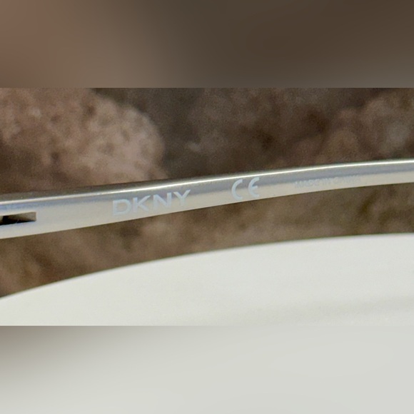 DKNY - Cat-Eye Tortoiseshell-Patterned Rx Eyeglass Frames - Silver Arms - EUC - Picture 13 of 17